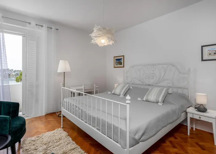3 Bedroom Awesome In *