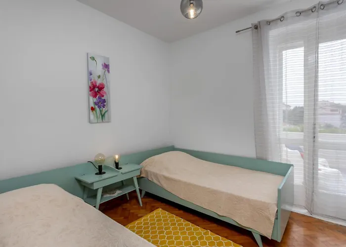 3 Bedroom Awesome In Banjol