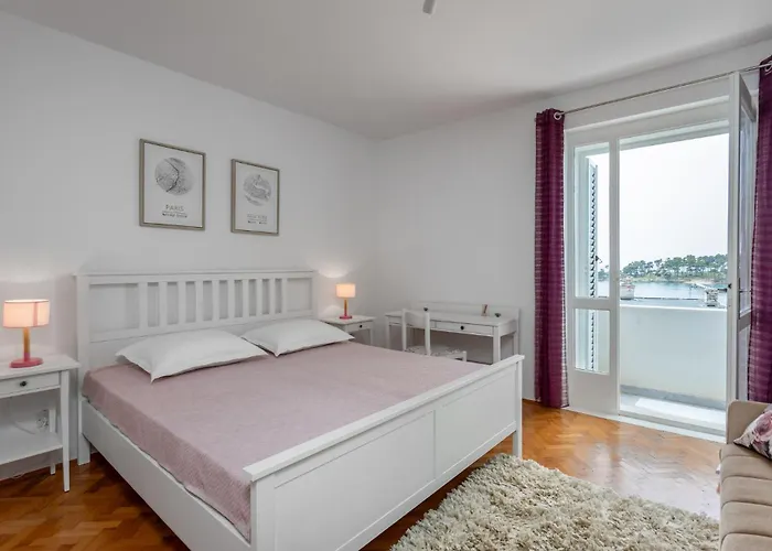 3 Bedroom Awesome In *
