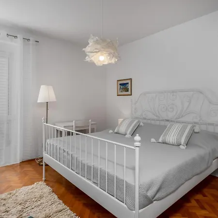 3 Bedroom Awesome In *