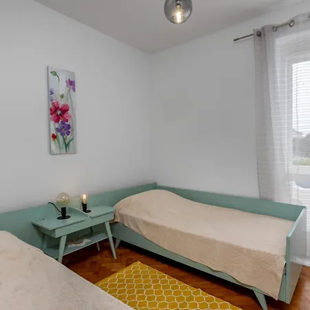 3 Bedroom Awesome In Banjol