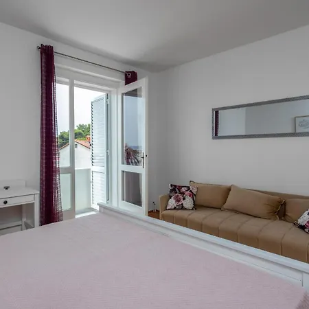 Holiday home Lovely In With House Sea View